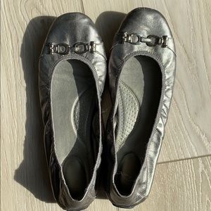 Me Too size 11M silver metallic ballet flats